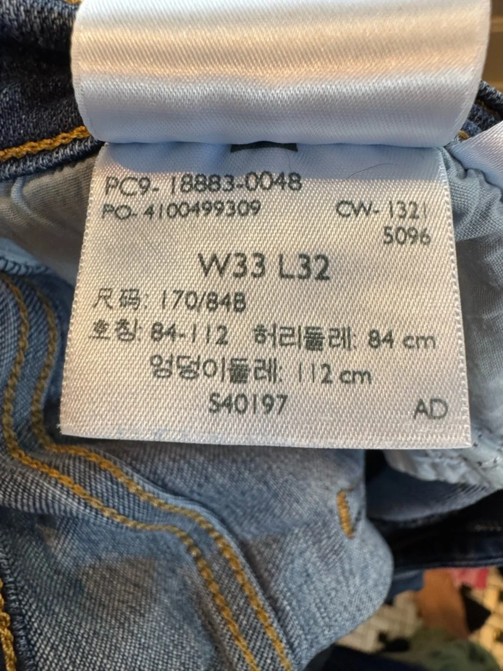 Levi's Slim Straight Jeans in Medium Blue Wash